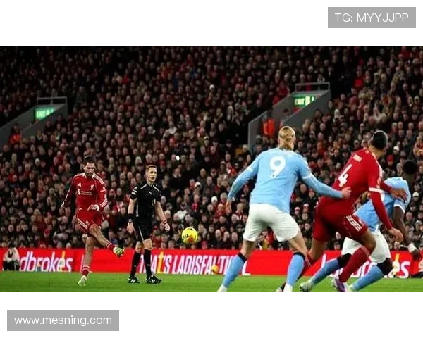 库尔图瓦对利物浦曼城的极限扑救名场面解析